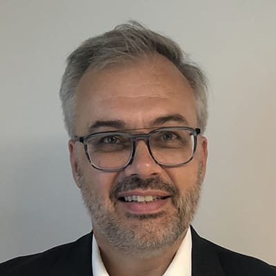 Bio Image of Julian Harding